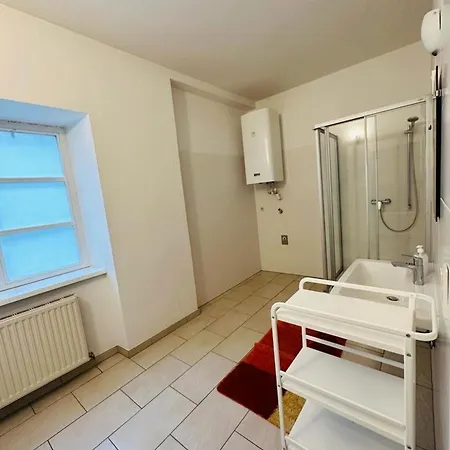 Mit Einem Schlafzimmer Mit Trennwand Appartamento *