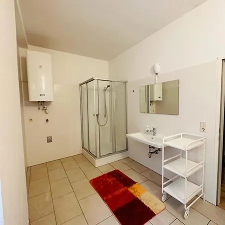 Mit Einem Schlafzimmer Mit Trennwand Appartamento Graz