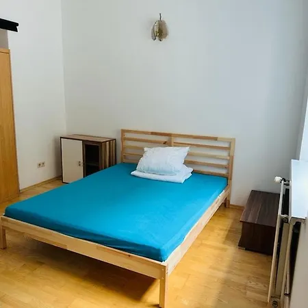 Mit Einem Schlafzimmer Mit Trennwand *